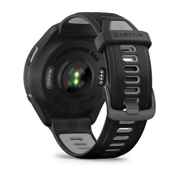 Смарт-годинник Garmin Forerunner 965 з карбоново-сірим титановим безелем, чорним корпусом та чорно-сірим силіконовим ремінцем