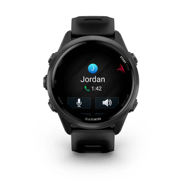 Смарт-годинник Garmin Forerunner 570 (42 мм), алюмінієвий безель сланцево-сірого кольору з чорним ремінцем.
