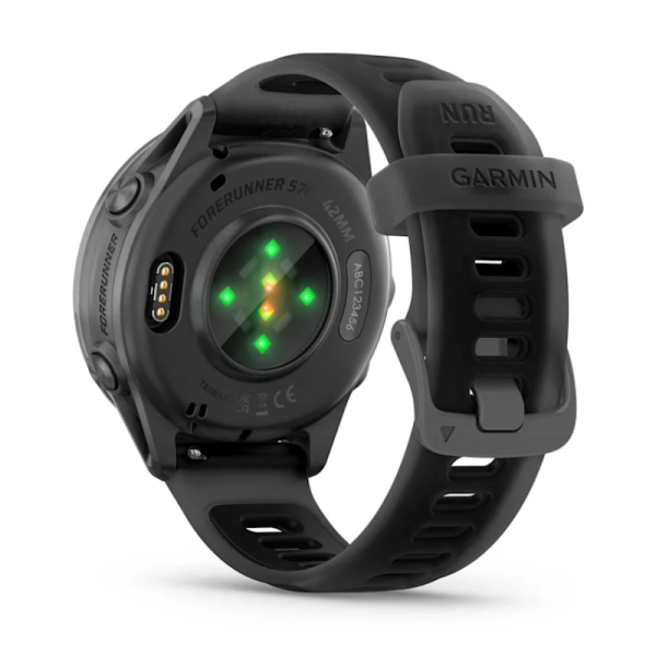 Смарт-годинник Garmin Forerunner 570 (42 мм), алюмінієвий безель сланцево-сірого кольору з чорним ремінцем.