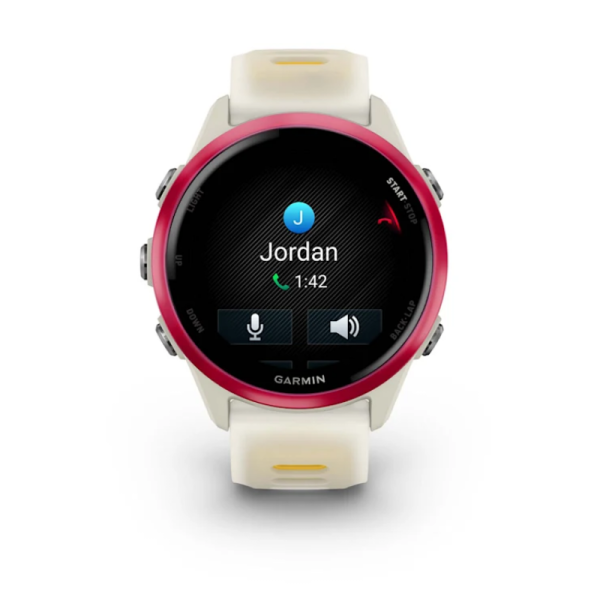 Смарт-часы Garmin Forerunner 570 (42 мм), малиновый алюминиевый безель с ремешком цвета слоновой кости/манго
