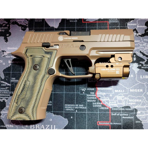 Ліхтар із ЛЦУ Olight Baldr Mini Desert Tan. Зелений ЛЦУ